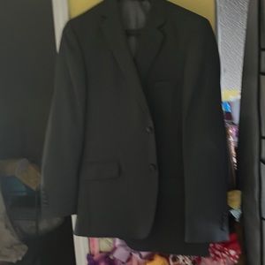 Grey mens Haggar suit. In like new condition.